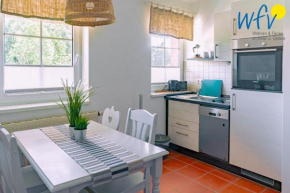 Ferienhaus am Gutspark Drankse Ferienwohnung Strandkamille, Dranske